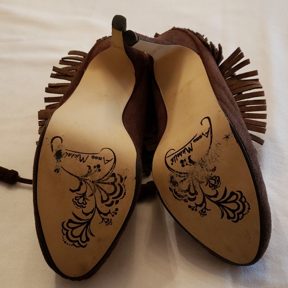 Shoes - Picture 3 of 8